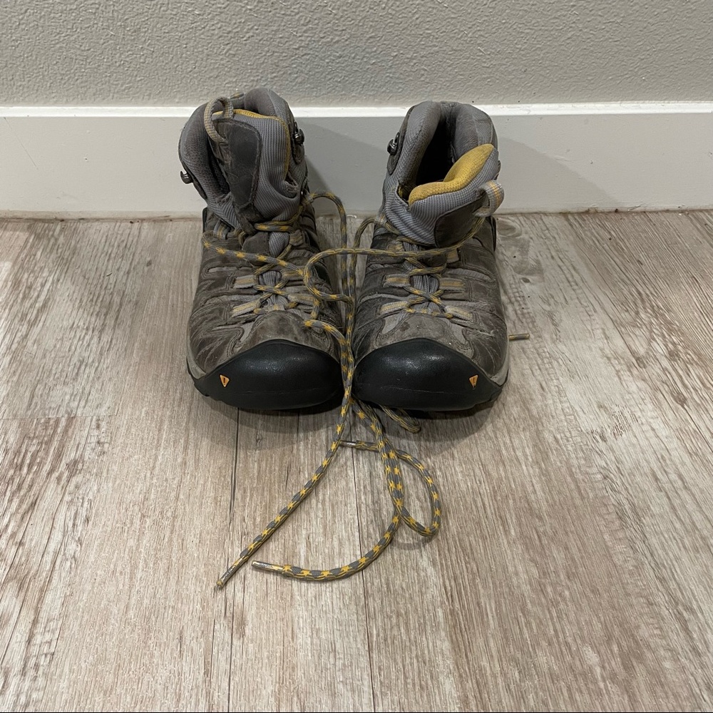 Keen waterproof hiking boots 🥾